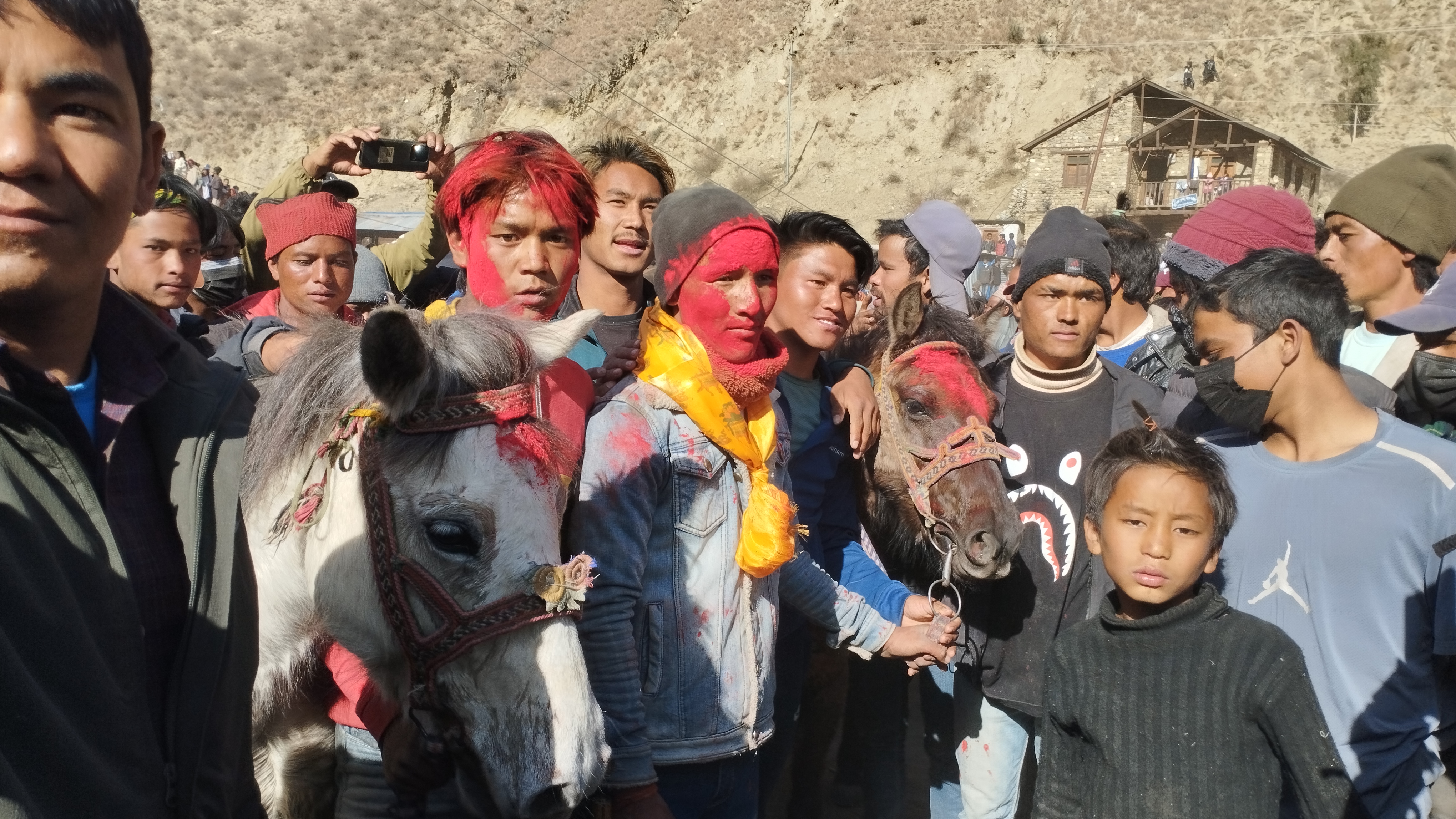 प्रथम आएको घोडा र घोडा चालक 